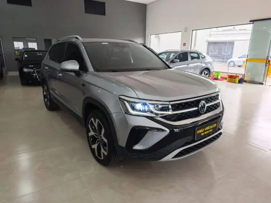 VOLKSWAGEN TAOS 1.4 250 TSI TOTAL FLEX HIGHLINE AUTOMÁTICO