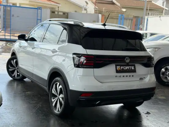VOLKSWAGEN-T-CROSS-2019