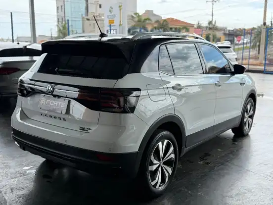 VOLKSWAGEN-T-CROSS-2019
