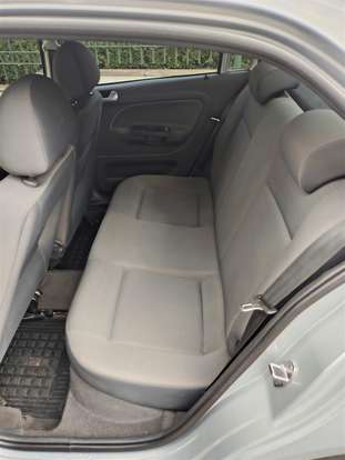 VOLKSWAGEN-VOYAGE-2011