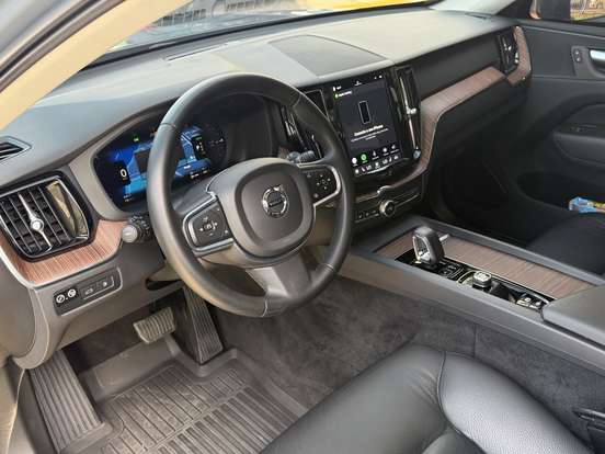 VOLVO-XC60-2022