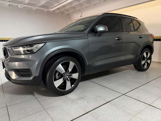 VOLVO-XC40-2018