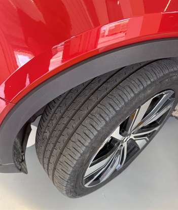 VOLVO-XC40-2021