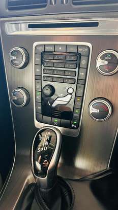 VOLVO-XC60-2016