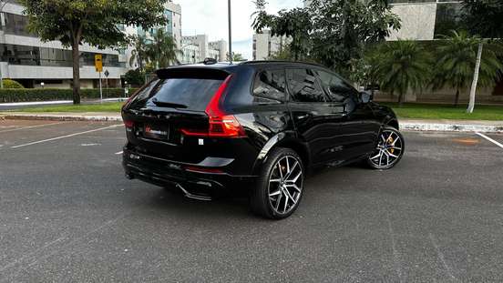 VOLVO-XC60-2023