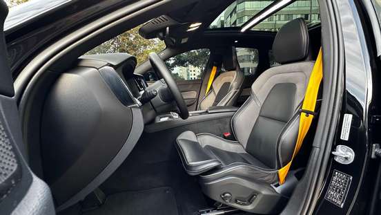 VOLVO-XC60-2023