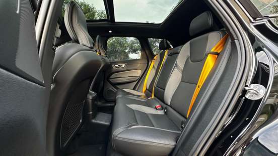 VOLVO-XC60-2023