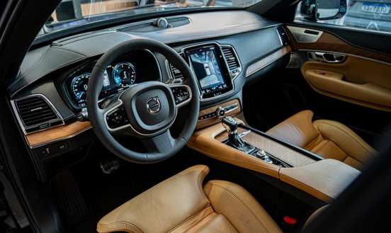 VOLVO-XC90-2019