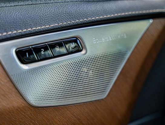 VOLVO-XC90-2019