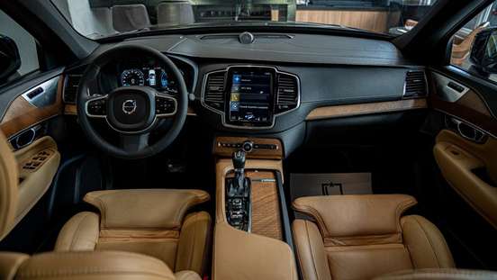 VOLVO-XC90-2019
