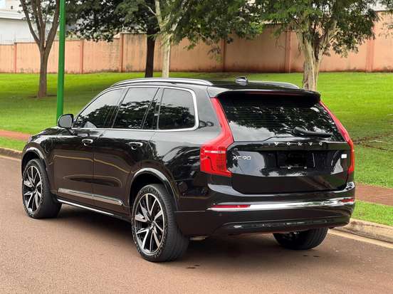 VOLVO-XC90-2023