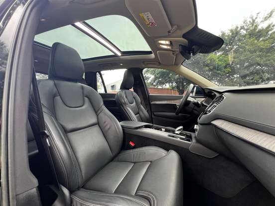 VOLVO-XC90-2023