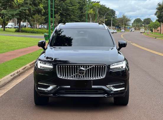 VOLVO-XC90-2023