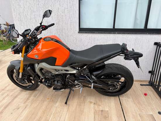 YAMAHA-MT-09-2015