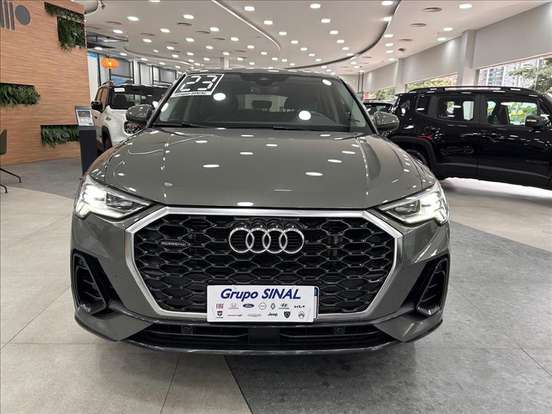 AUDI-Q3-2022