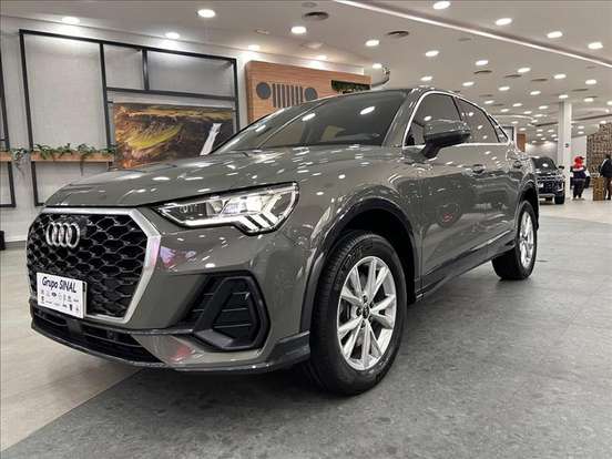 AUDI-Q3-2022