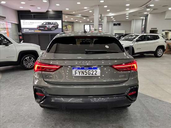 AUDI-Q3-2022