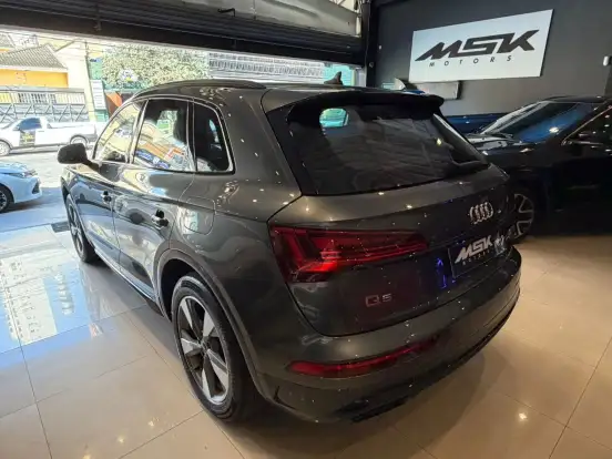 AUDI-Q5-2024