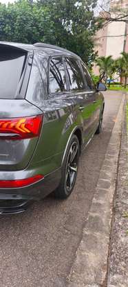 AUDI-Q7-2020