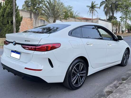 BMW-218i-2019