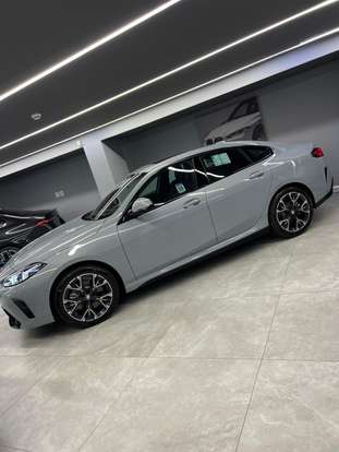 BMW-220i-2025