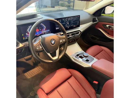 BMW-320i-2022