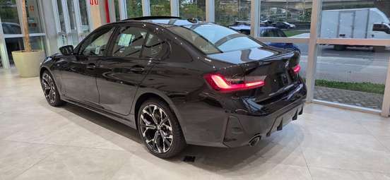 BMW-330e-2026