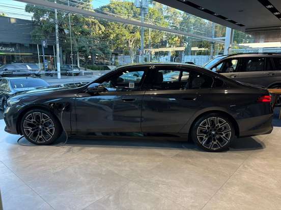 BMW-530e-2025