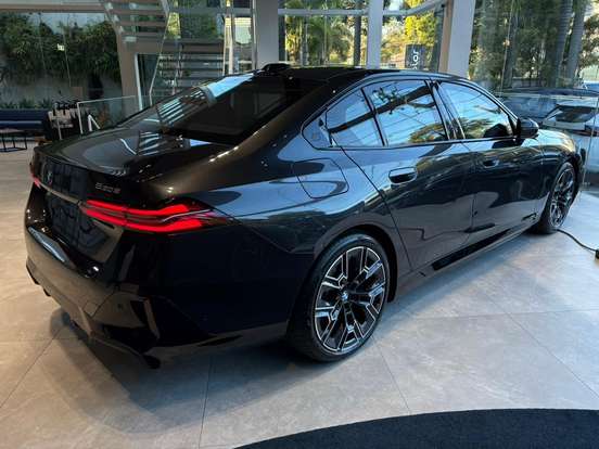 BMW-530e-2025