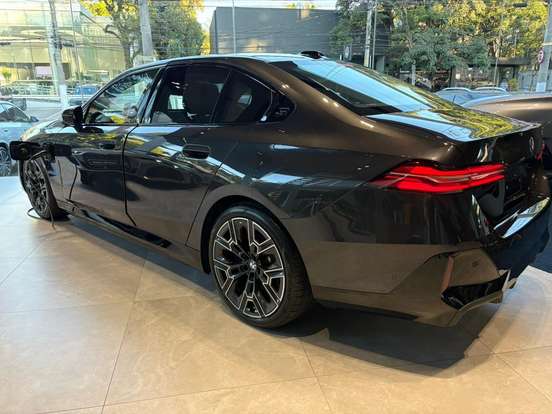 BMW-530e-2025