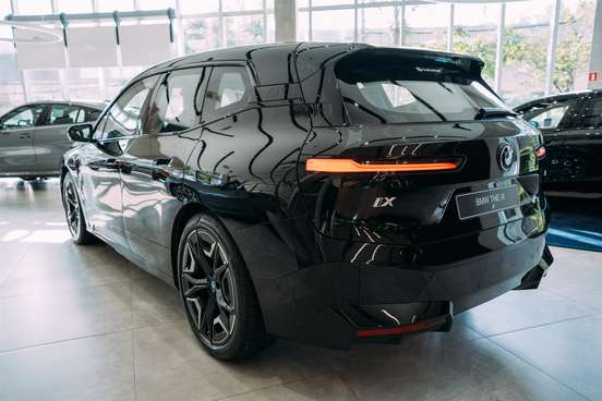 BMW-iX-2024