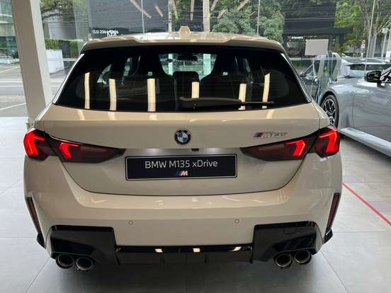 BMW-M 135i-2026