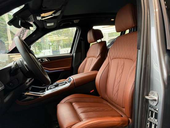 BMW-X7-2025