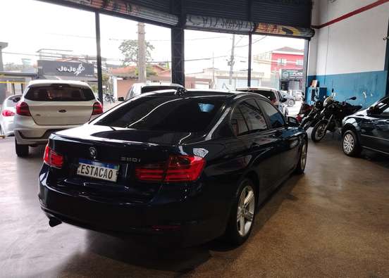 BMW-320i-2013