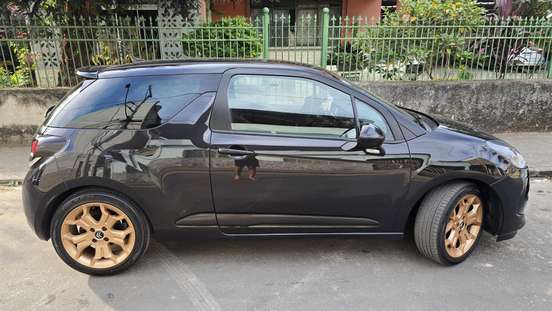 CITROËN-DS3-2012