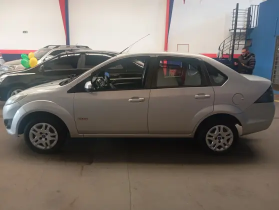 FORD FIESTA 1.6 MPI SEDAN 8V FLEX 4P MANUAL FORD FIESTA 1.6 MPI SEDAN 8V FLEX 4P MANUAL