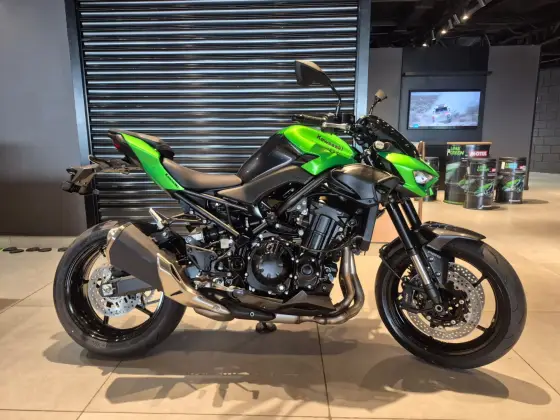 KAWASAKI Z900 KAWASAKI Z900