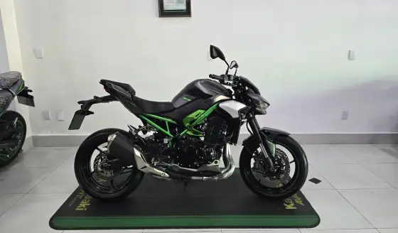 KAWASAKI Z900 KAWASAKI Z900
