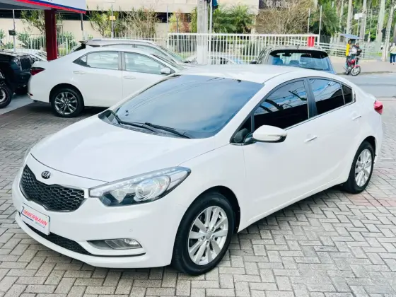 KIA CERATO 1.6 E.294 SEDAN 16V GASOLINA 4P AUTOMÁTICO KIA CERATO 1.6 E.294 SEDAN 16V GASOLINA 4P AUTOMÁTICO