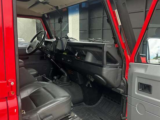LAND ROVER-DEFENDER-2.5 COUNTY SW 110 4X4 TURBO DIESEL 4P MANUAL LAND ROVER-DEFENDER-2000