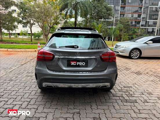 MERCEDES-BENZ-GLA 250-2019