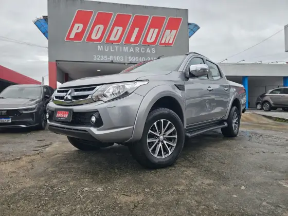 MITSUBISHI L200 TRITON 2.4 16V TURBO DIESEL SPORT HPE-S CD 4P 4X4 AUTOMÁTICO MITSUBISHI L200 TRITON 2.4 16V TURBO DIESEL SPORT HPE-S CD 4P 4X4 AUTOMÁTICO