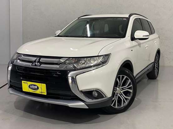 MITSUBISHI-OUTLANDER-3.0 GT 4X4 V6 24V GASOLINA 4P AUTOMÁTICO MITSUBISHI-OUTLANDER-2015