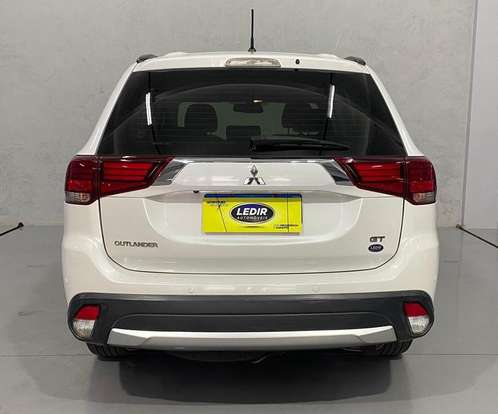 MITSUBISHI-OUTLANDER-2015