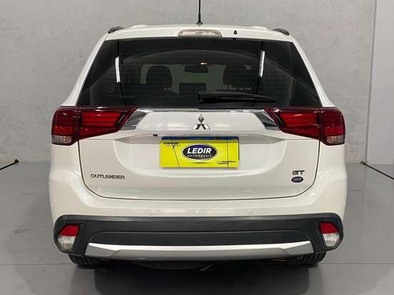 MITSUBISHI-OUTLANDER-3.0 GT 4X4 V6 24V GASOLINA 4P AUTOMÁTICO MITSUBISHI-OUTLANDER-2015