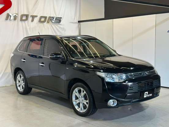 MITSUBISHI-OUTLANDER-3.0 GT 4X4 V6 24V GASOLINA 4P AUTOMÁTICO MITSUBISHI-OUTLANDER-2014