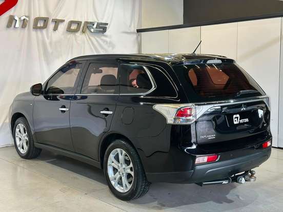 MITSUBISHI-OUTLANDER-3.0 GT 4X4 V6 24V GASOLINA 4P AUTOMÁTICO MITSUBISHI-OUTLANDER-2014