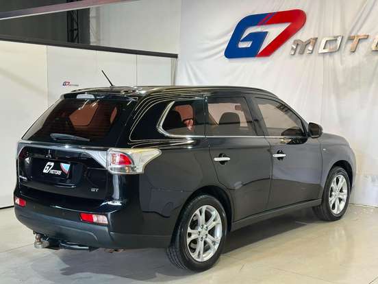 MITSUBISHI-OUTLANDER-3.0 GT 4X4 V6 24V GASOLINA 4P AUTOMÁTICO MITSUBISHI-OUTLANDER-2014