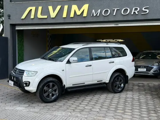 MITSUBISHI PAJERO 3.2 HPE S 4X4 7 LUGARES 16V TURBO INTERCOOLER DIESEL 4P AUTOMÁTICO MITSUBISHI PAJERO 3.2 HPE S 4X4 7 LUGARES 16V TURBO INTERCOOLER DIESEL 4P AUTOMÁTICO