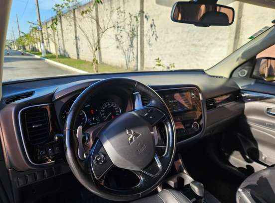 MITSUBISHI-OUTLANDER-2016